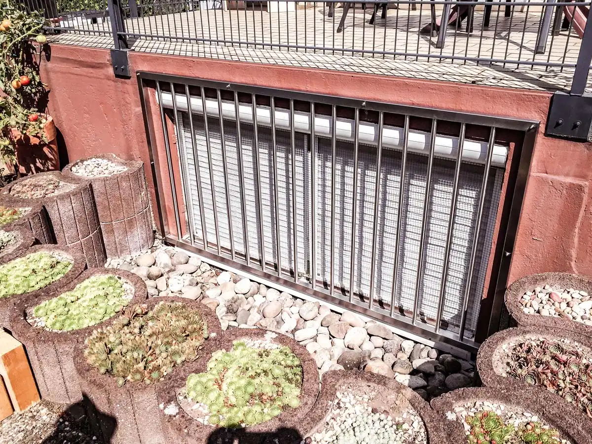 Fenstergitter aus Stahl am Kellerfenster als Einbruchschutz