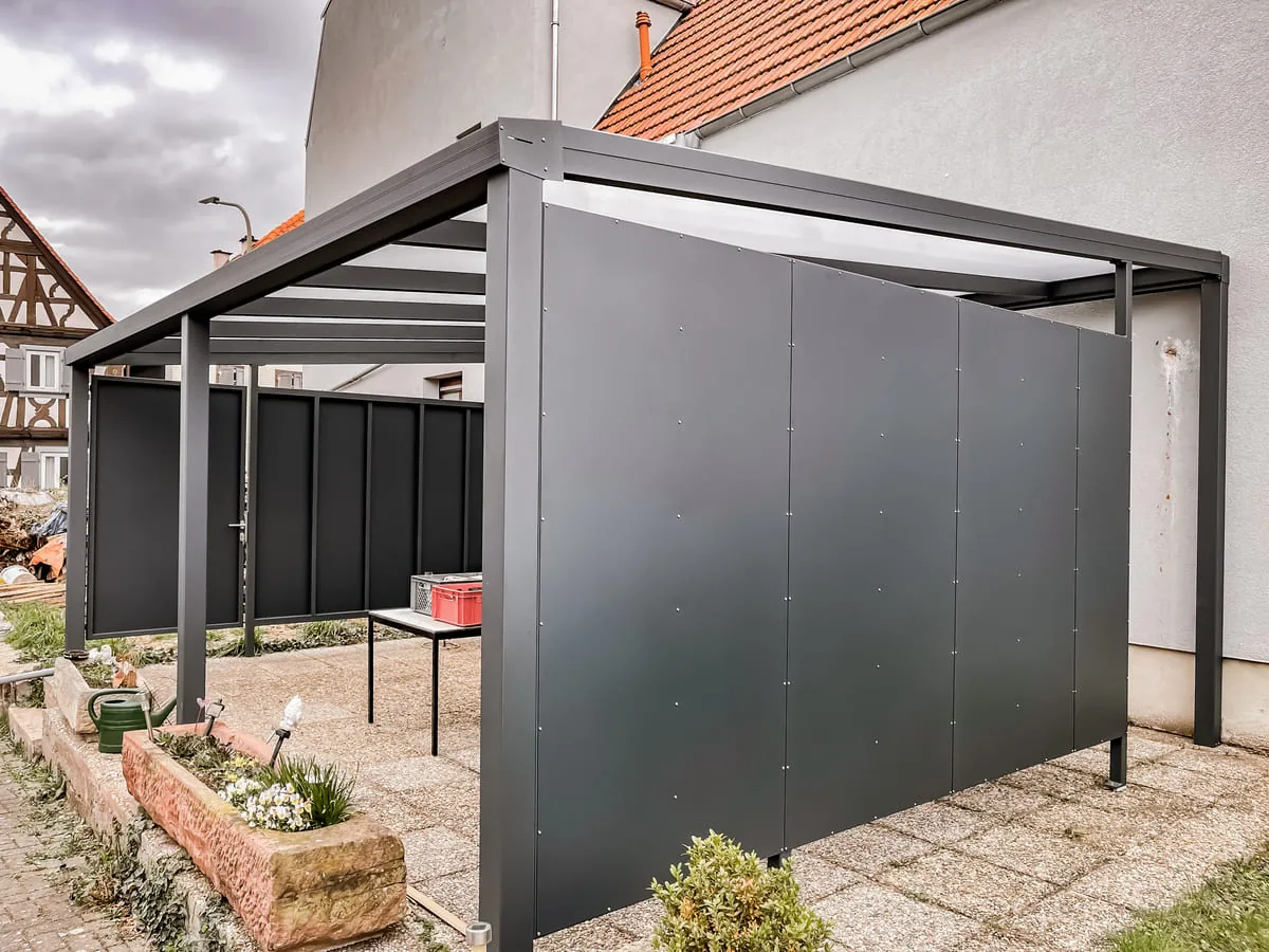 Stahlüberdachung in Anthrazit, Seitenansicht